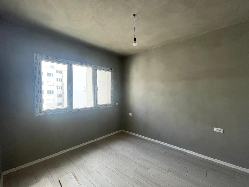 Apartament zyre 2+1+parkim me qira tek Unaza e Re