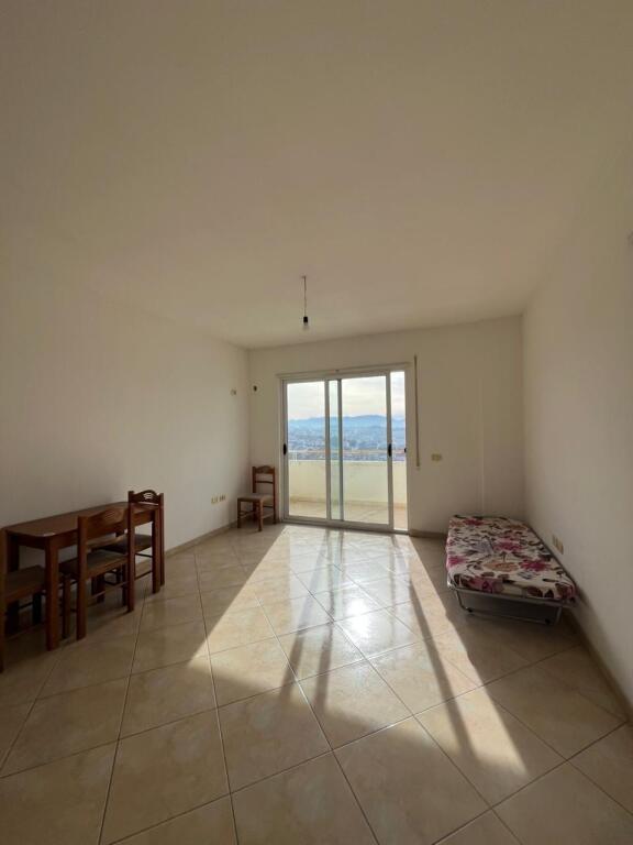 A 2+1 apartment is available for rent in Qesarake, near the Murages restaurant.