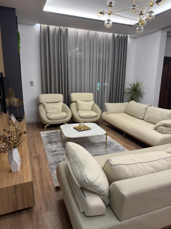 🏢A few minutes away from Kristal Center, Rr. Abraham Lincoln, a Duplex is for rent, 3+1+3+parking space, furnished, 1,000 Euro.