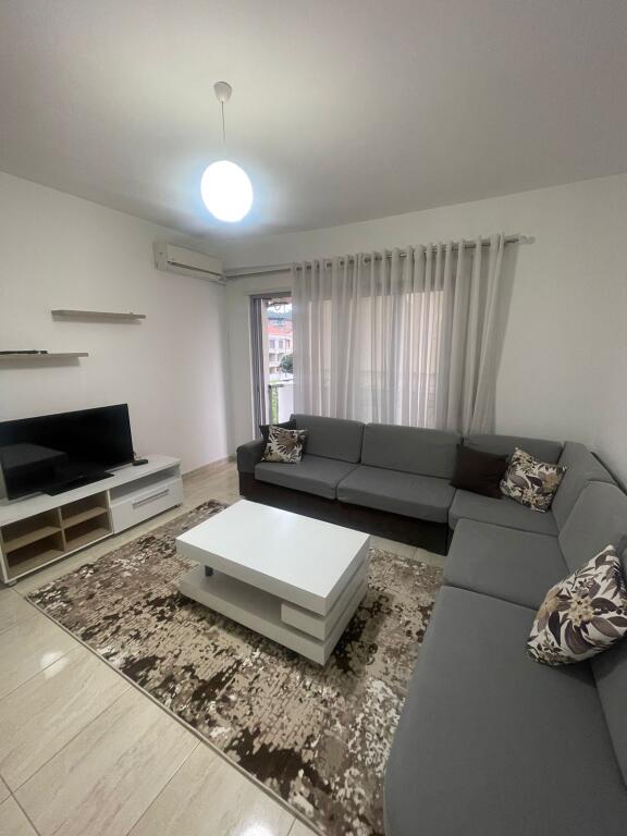 Tirana, a 2+1 apartment with a balcony is for rent on the 2nd floor, 90 m² for 800 € (Vasil Shanto, former keshi 100 meters away from kika 2).