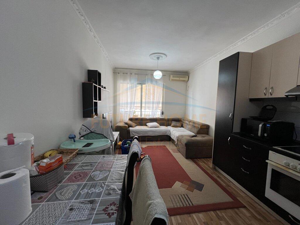 Shitet Apartament 2+1+2, Astir