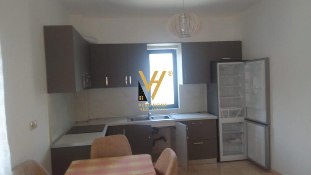 3+1 apartment with balcony for rent at Unaza e Re for 450 euros.