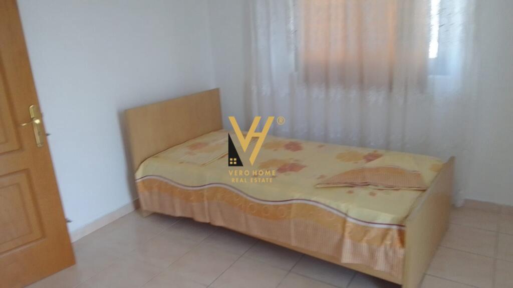 3+1 apartment with balcony for rent at Unaza e Re for 450 euros.