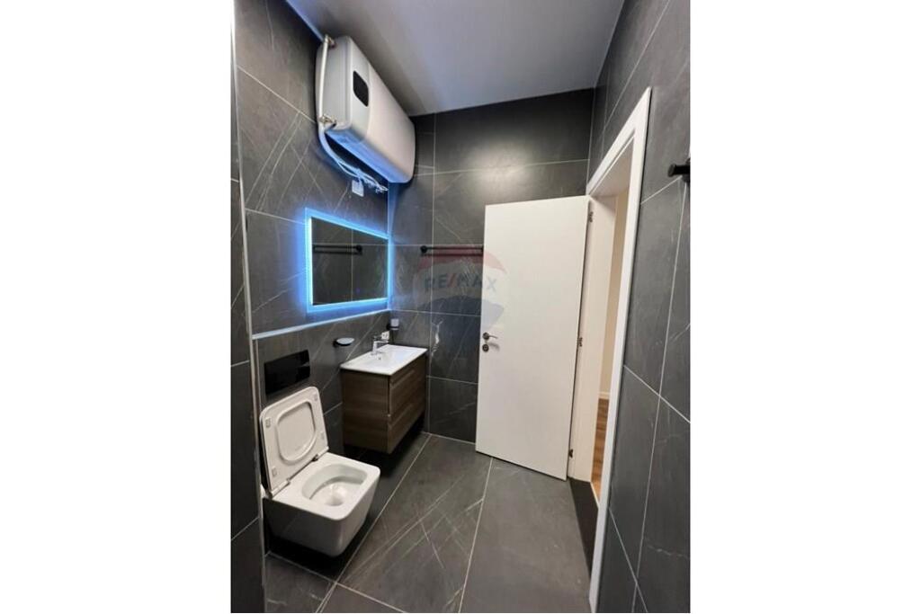 OFFICE FOR RENT OPPOSITE TOPTANI