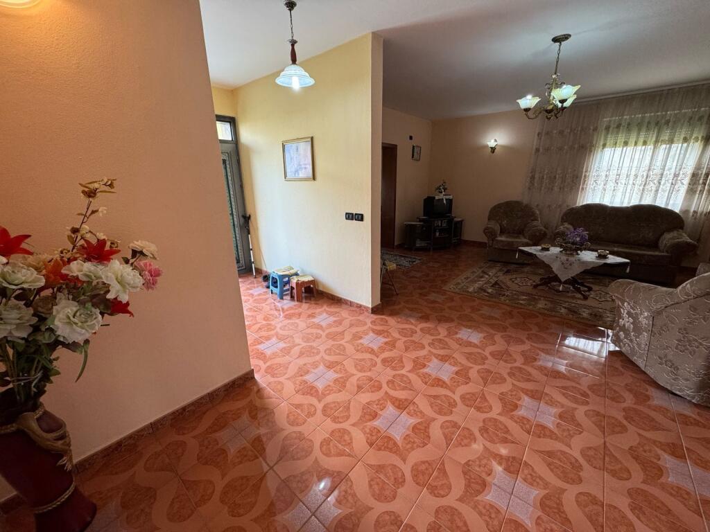 Kavaje, private house 2 floors + papafingo (usable), promenade "Taulantia", near the northern ring road, Kavaje