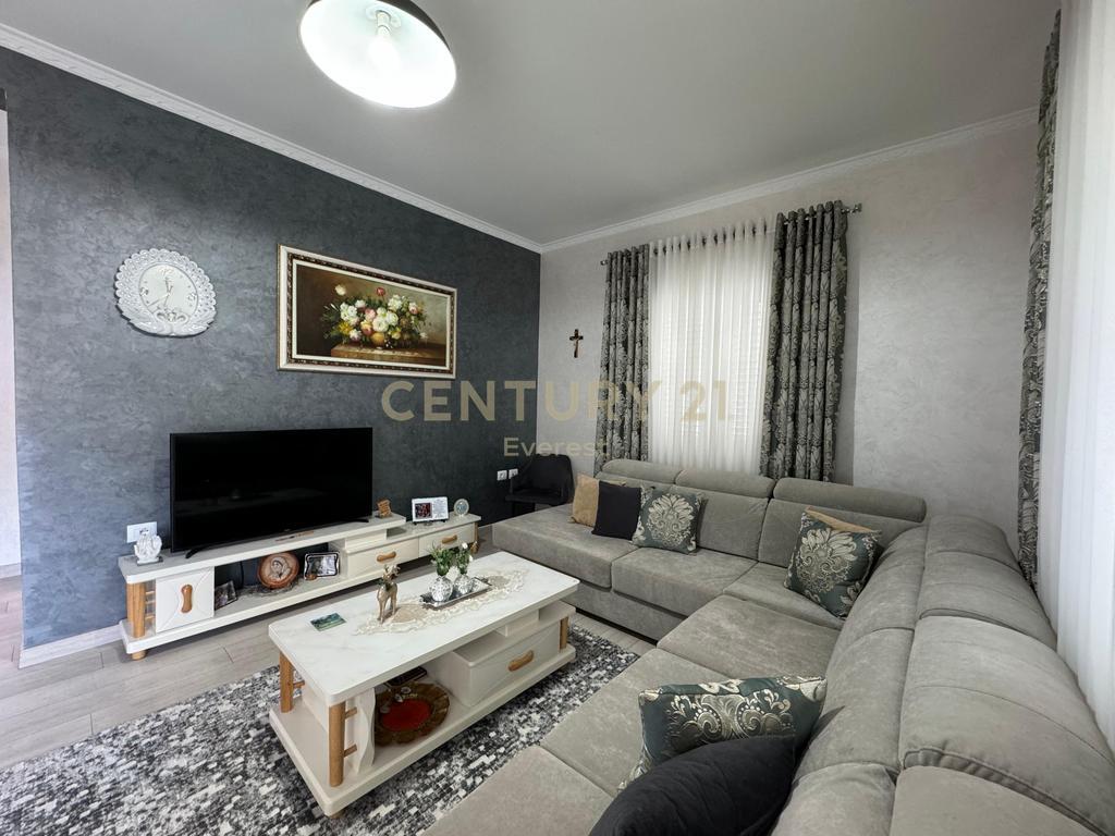 2+1 apartment for rent near the American villas.