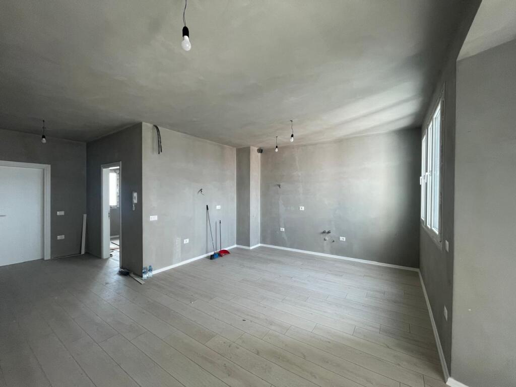 Apartament zyre 2+1+parkim me qira tek Unaza e Re