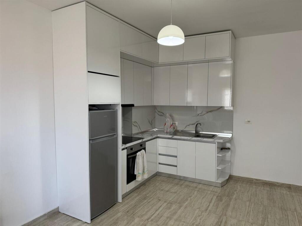Jepet apartament 1+1 ne Kamez