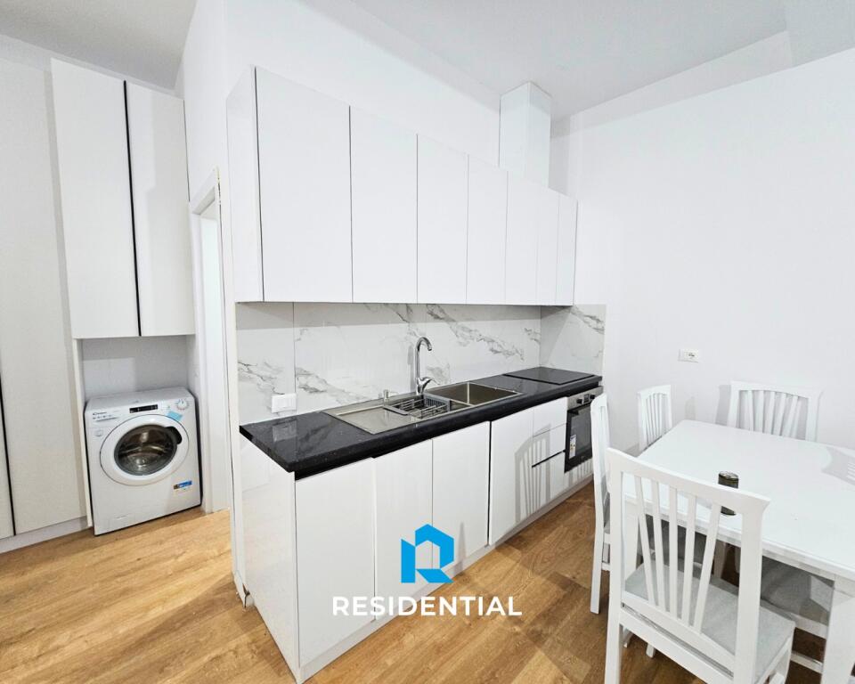 Tek Pazari I Ri, Jepet Me Qira Apartament 1+1 I Mobiluar!