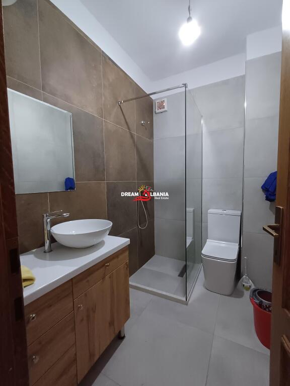 A 2+1+2 apartment is for rent in Bllok, near the Guard (ID 42215199).