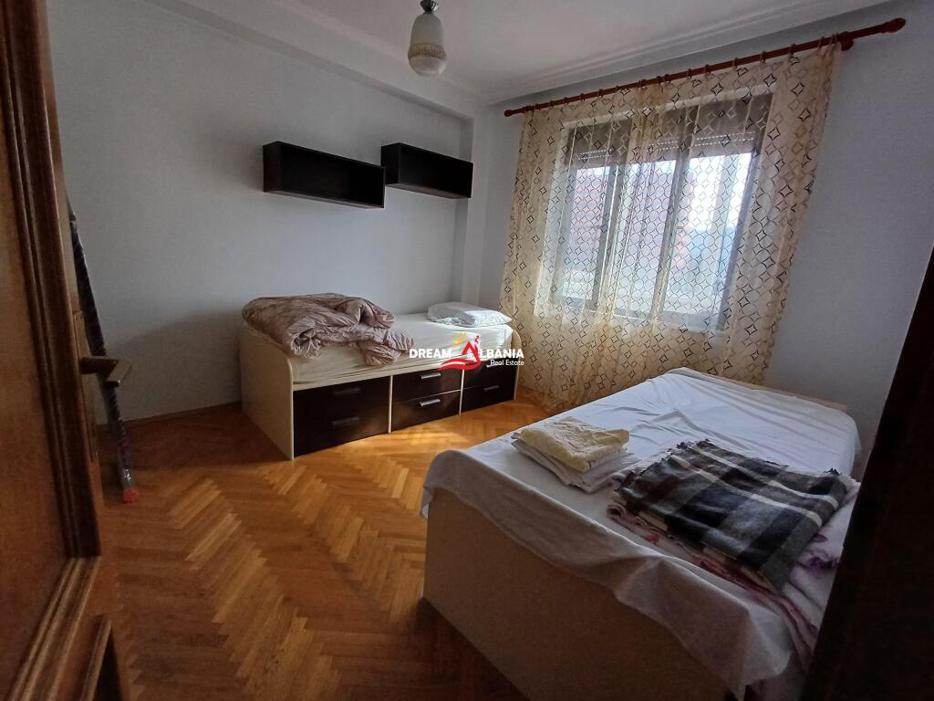 A 2+1+2 apartment is for rent in Bllok, near the Guard (ID 42215199).
