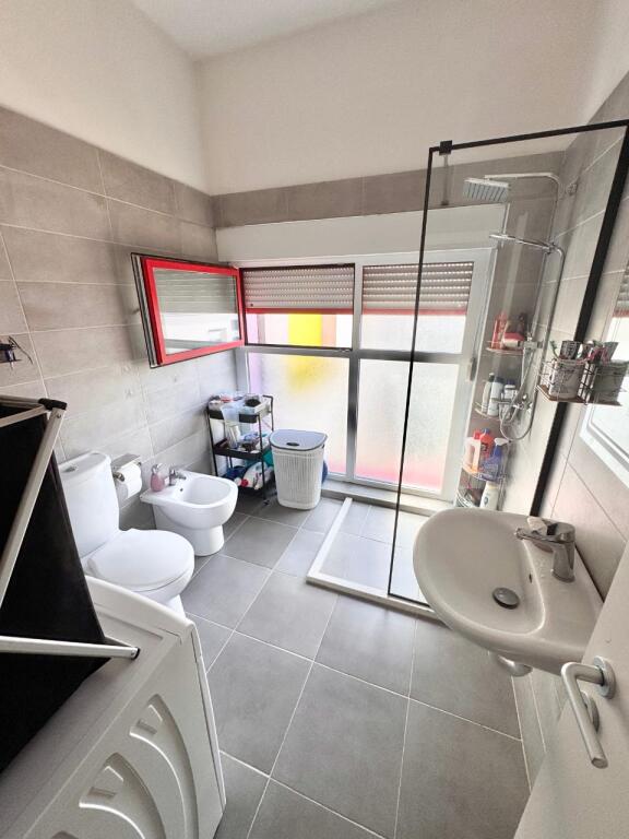 Appartamento in Vendita: 2 Camere da Letto + Balcone 📍Ali Demi – (Mangalem 21) || 129,500€