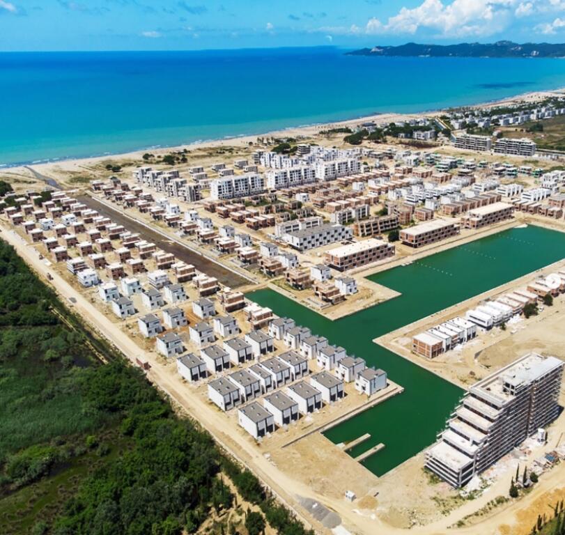 🏡 Vila “Turquoise Marina” për Shitje – Ekskluzivitet, Qetësi dhe Elegancë Pranë Detit