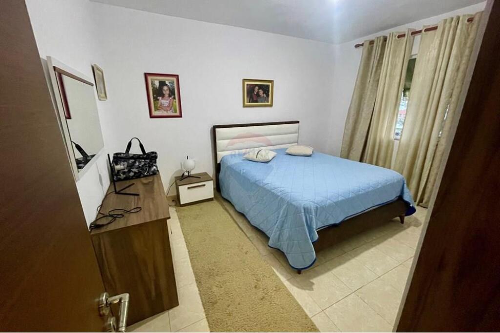 Shitet apartament 1+1 tek Tregu I Ri