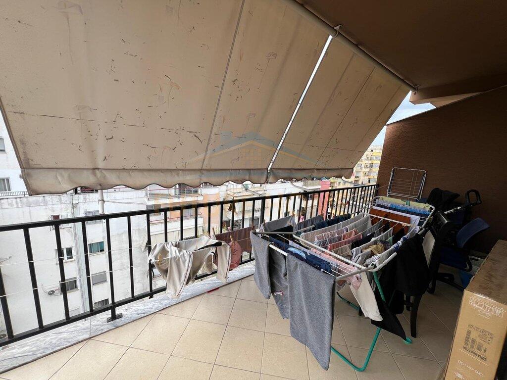 Shitet Apartament 2+1+2, Astir