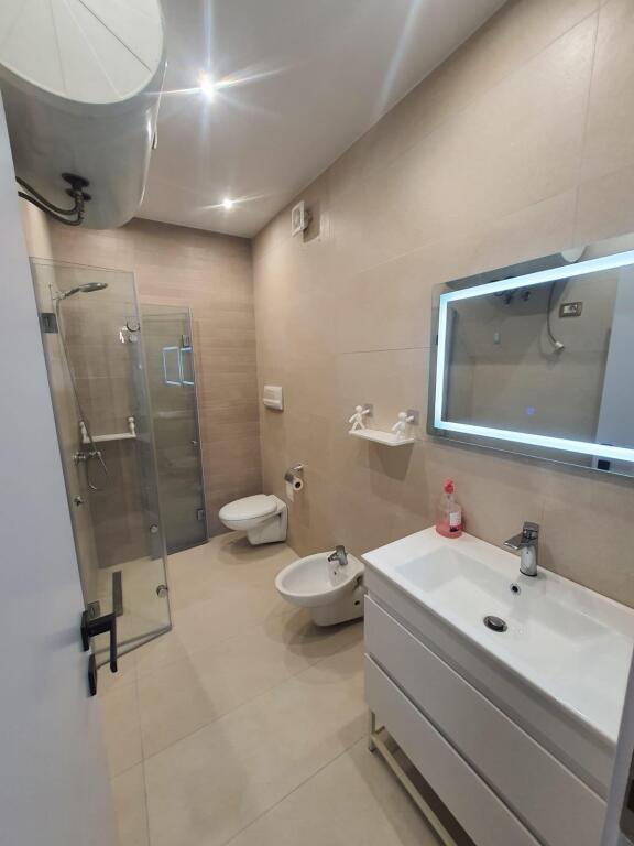 Apartament 2+1 me qira tek Myslym Shyri