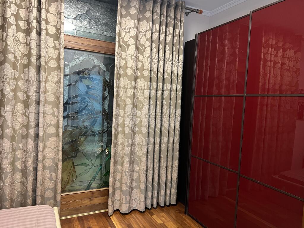 🏢A few minutes away from Kristal Center, Rr. Abraham Lincoln, a Duplex is for rent, 3+1+3+parking space, furnished, 1,000 Euro.