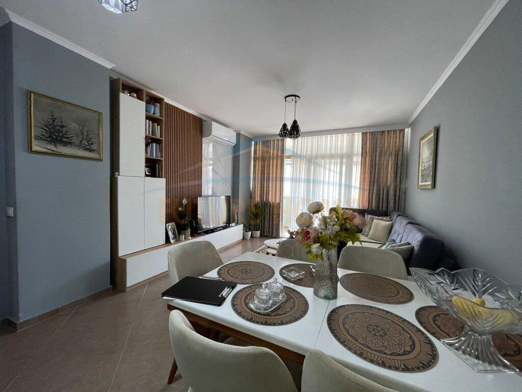 Shitet Apartament 2+1+2, Astir