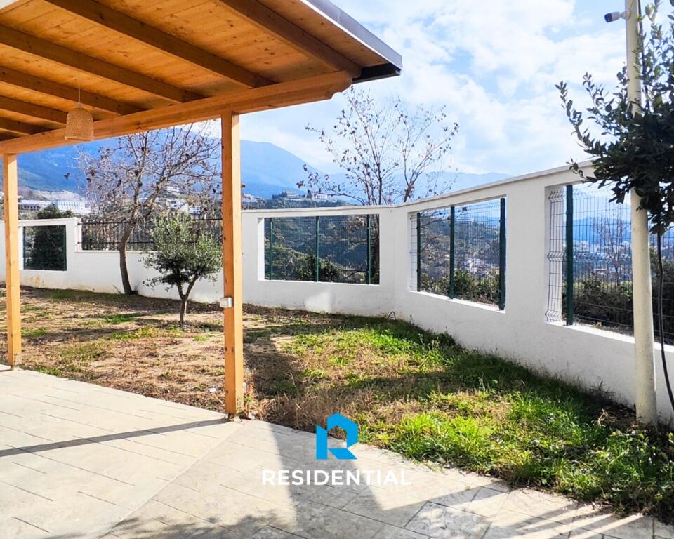 In Linze si vende un appartamento 3+1 con giardino.