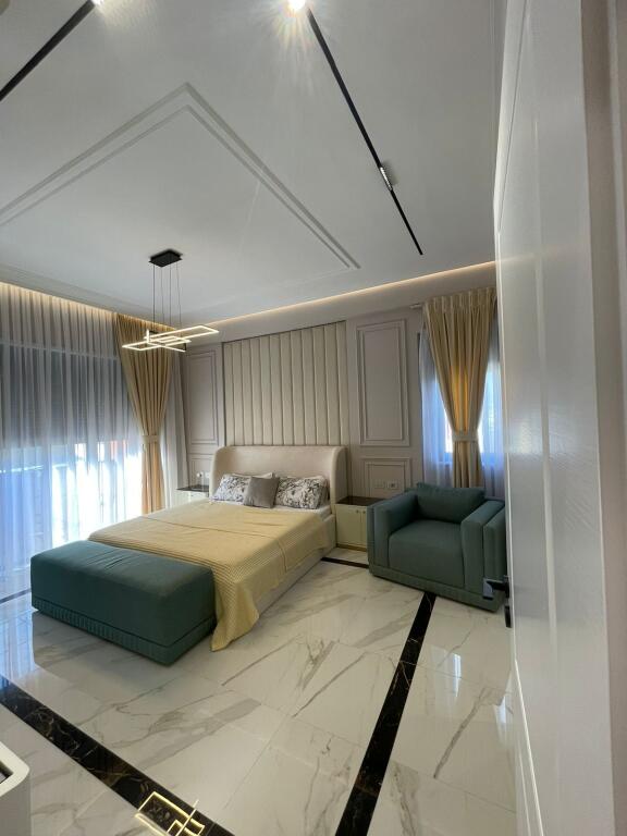 Shitet Super Duplex lux  3+1+2 banjo +2 ballkone +3 🅿 450.000€ bashke me postparkimet  📍Kodra e Diellit 