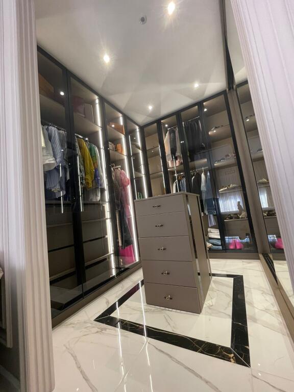 Shitet Super Duplex lux  3+1+2 banjo +2 ballkone +3 🅿 450.000€ bashke me postparkimet  📍Kodra e Diellit 