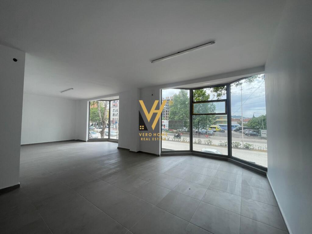 JEPET AMBJENT BIZNESI 125 M2 ME QERA TE RRUGA DRITAN HOXHA 1.200 EURO
