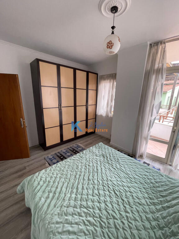 1+1 apartment for sale at Liqeni i Thatë, Peti Street