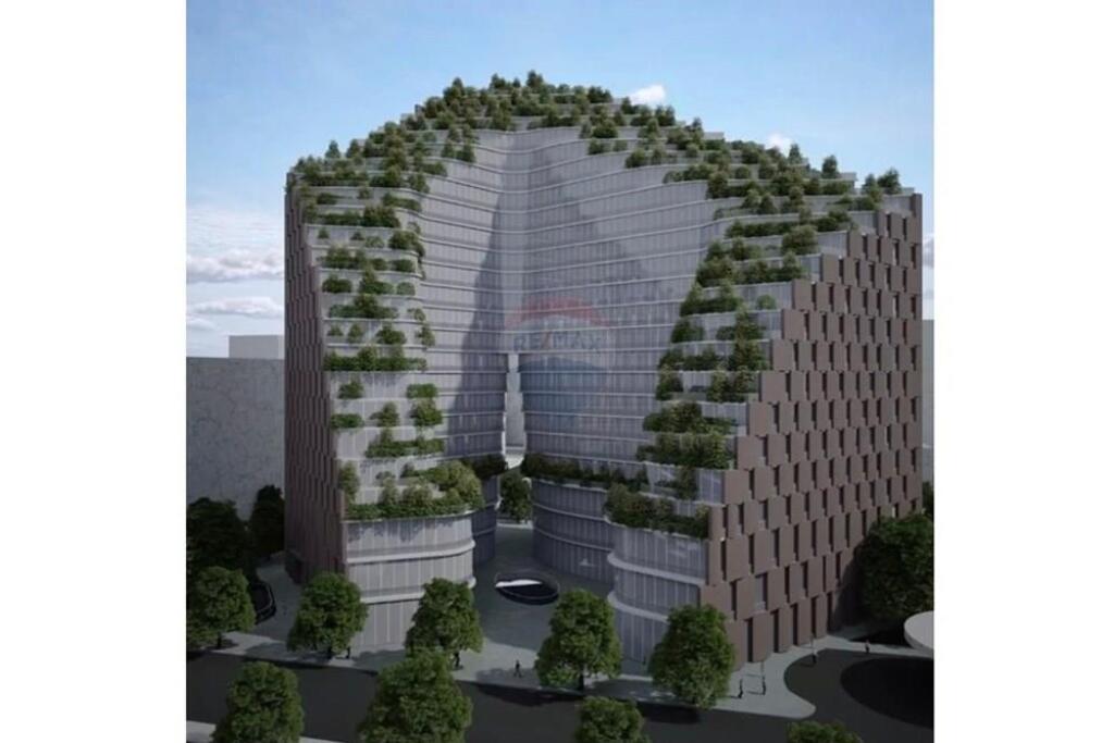 3+1 apartment for sale in one of the most prestigious buildings in Tirana, "Ekspozita Building."