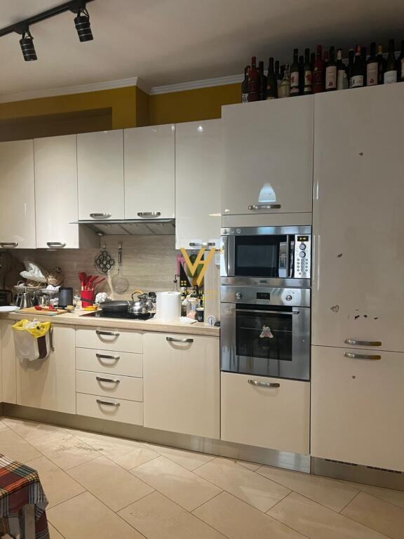 SHITET APARTAMENT 2+1+2+BLK TE RRUGA E KAVAJES 225.000 EURO