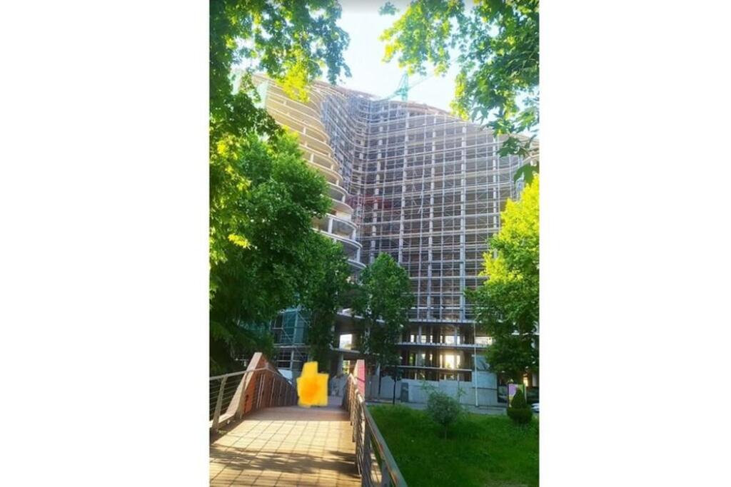 3+1 apartment for sale in one of the most prestigious buildings in Tirana, "Ekspozita Building."