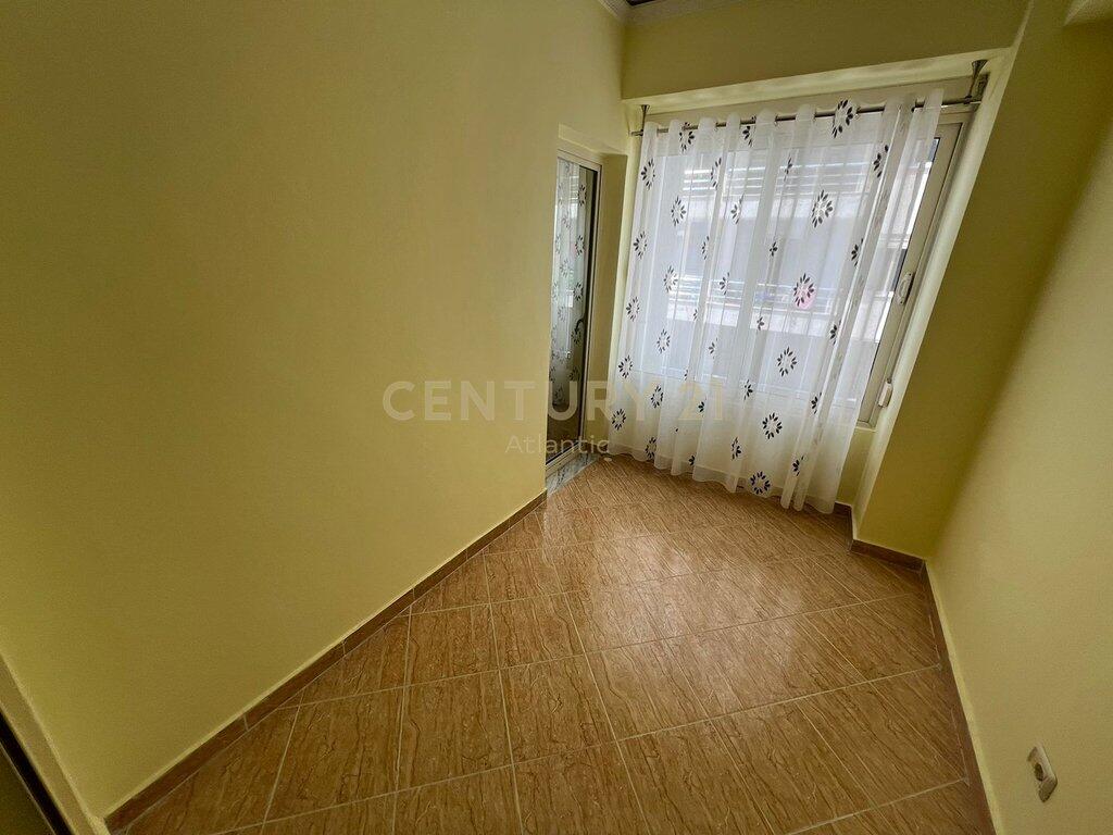 APARTMENT 2+1+ STORAGE FOR RENT IN RROTA KUQE BEACH!