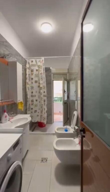Affittasi appartamento 3+1, via Gaqo Vakeflli vicino a Big Market (via 5 Maggio) 600 mila lekë.