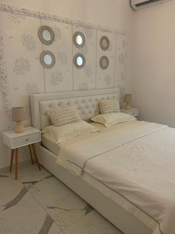 Apartment 1+1 for rent, Kavaja Street near Square 21, 800,000 lek.