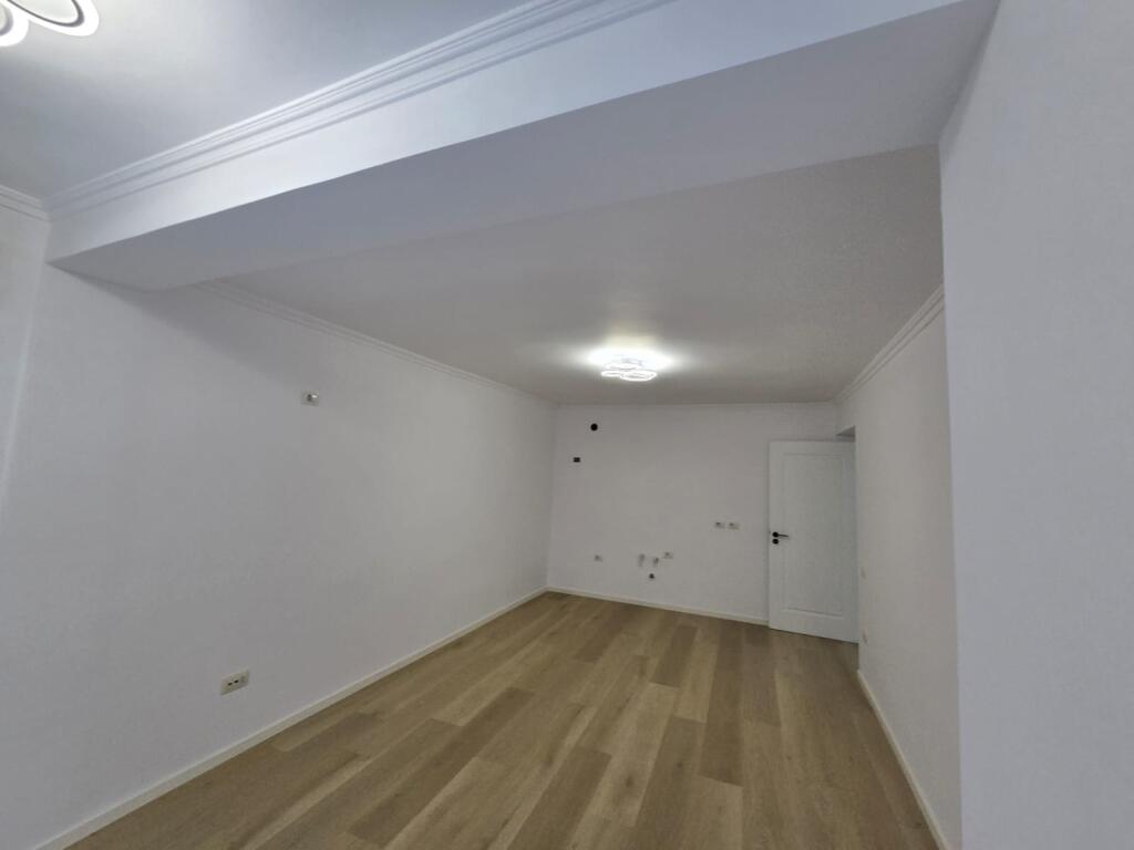 Super appartamento 2+1 in via 21-Dhjetori (policlinico)