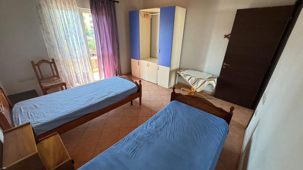 Affittasi appartamento 2+1 arredato, Tregu Elettrico, Via Sali Nivica, 45.000 Lekë.