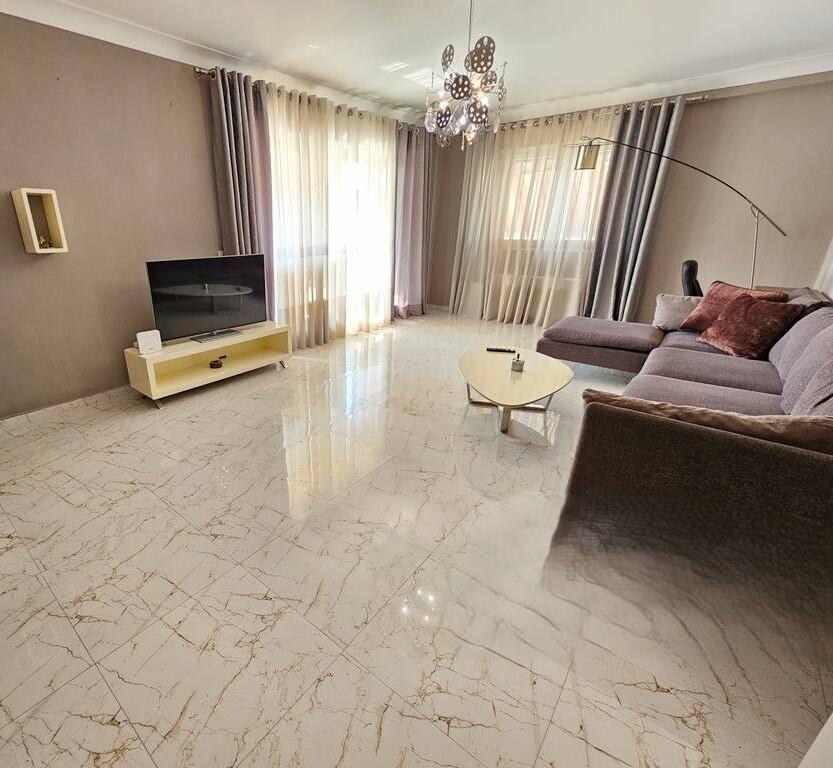 APARTAMENT 2+1 ME QIRA TEK SHKOLLA E KUQE! 600 € /Muaj