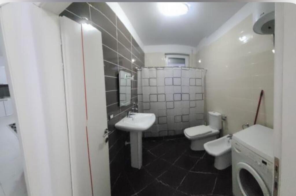 1+1 furnished, at the botanical garden, price 400 euros.