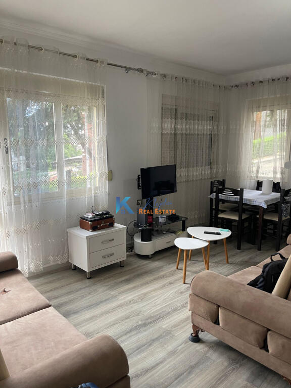 1+1 apartment for sale at Liqeni i Thatë, Peti Street