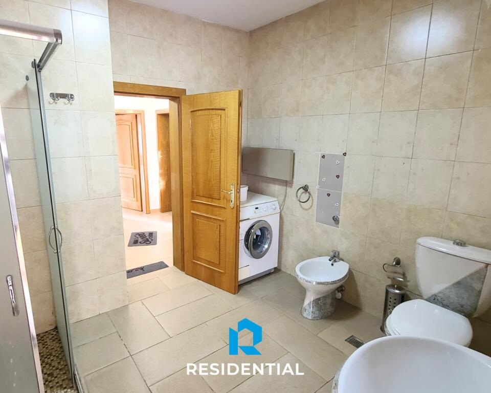 Tek Pazari I Ri, Jepet Me Qira Apartament 2+1 I Mobiluar!