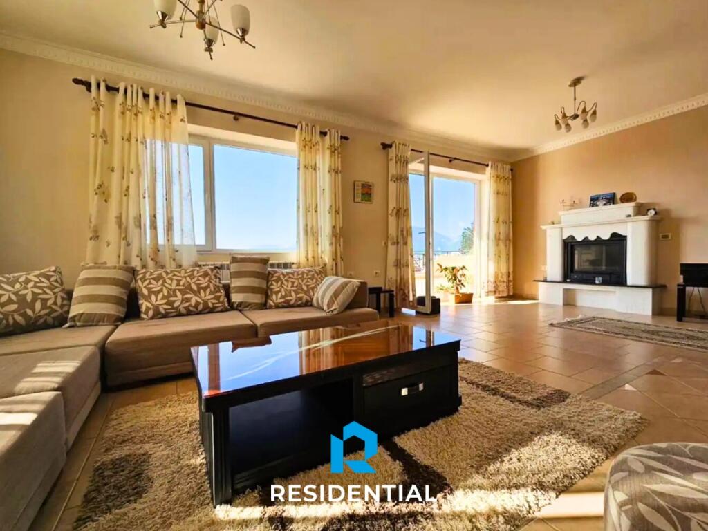 In Student City, a penthouse is for sale at a BARGAIN price, only 1076 Euro/m².