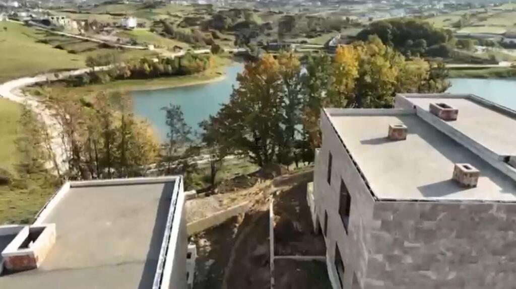 SHITET VILE 660 M2 LIQENI I FARKES 1.200.000 EURO