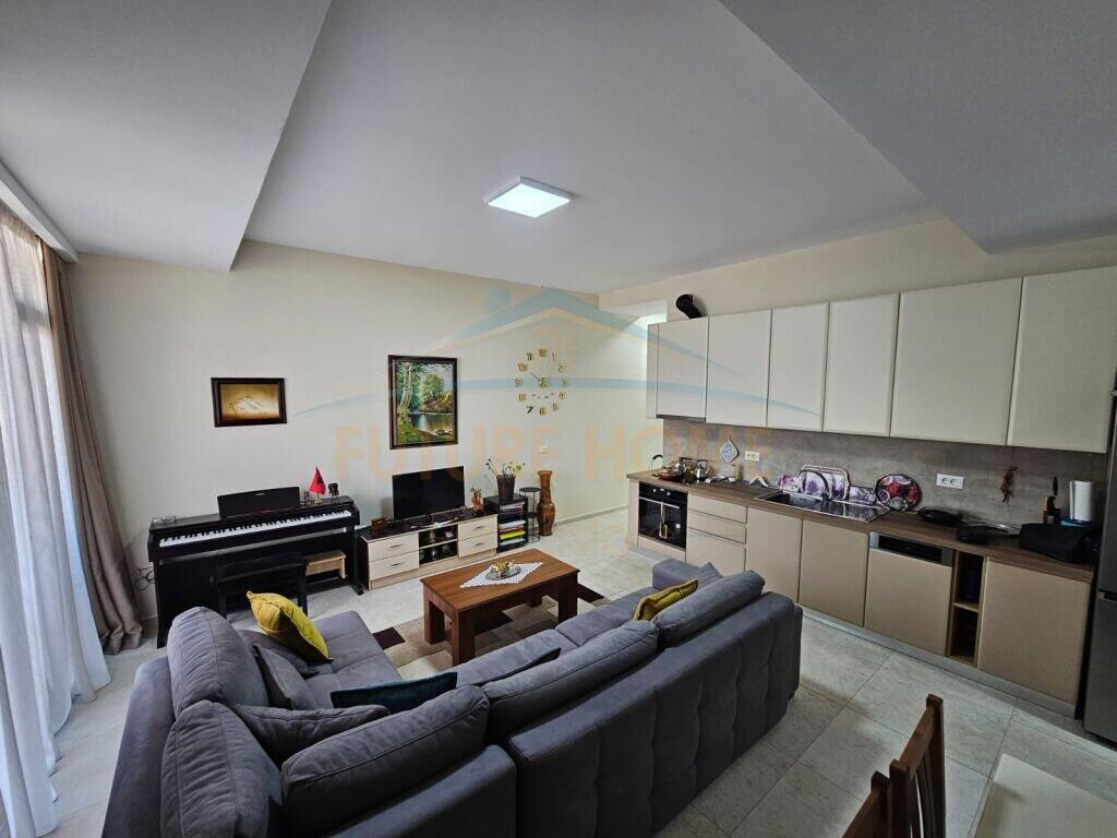 Shitet, Apartament 1+1 Myslym Shyri, Tiranë.