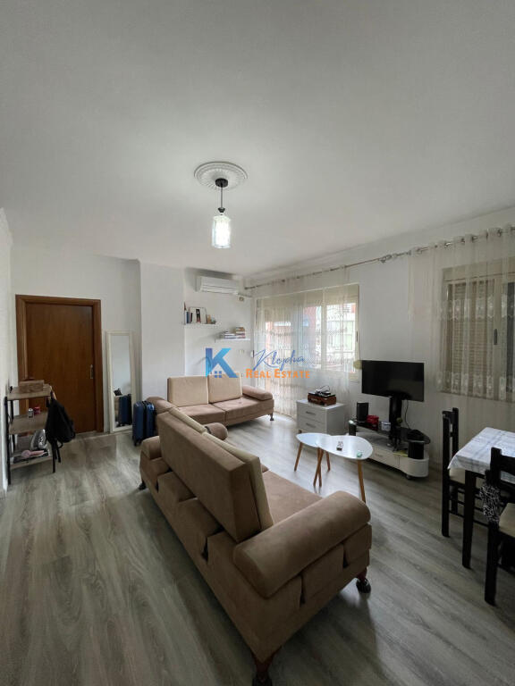 1+1 apartment for sale at Liqeni i Thatë, Peti Street