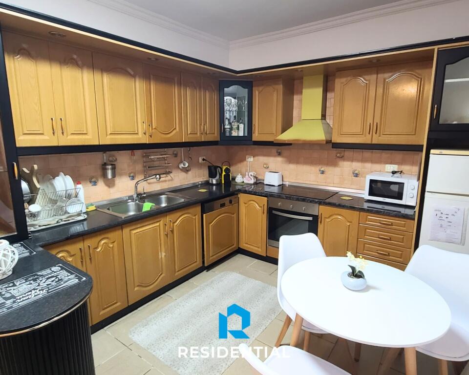 Tek Pazari I Ri, Jepet Me Qira Apartament 2+1 I Mobiluar!