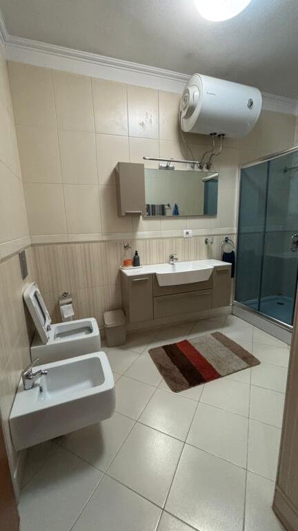 Jepet me Qira Apartament 2+1+2 – Pranë Stadiumit Air Albania