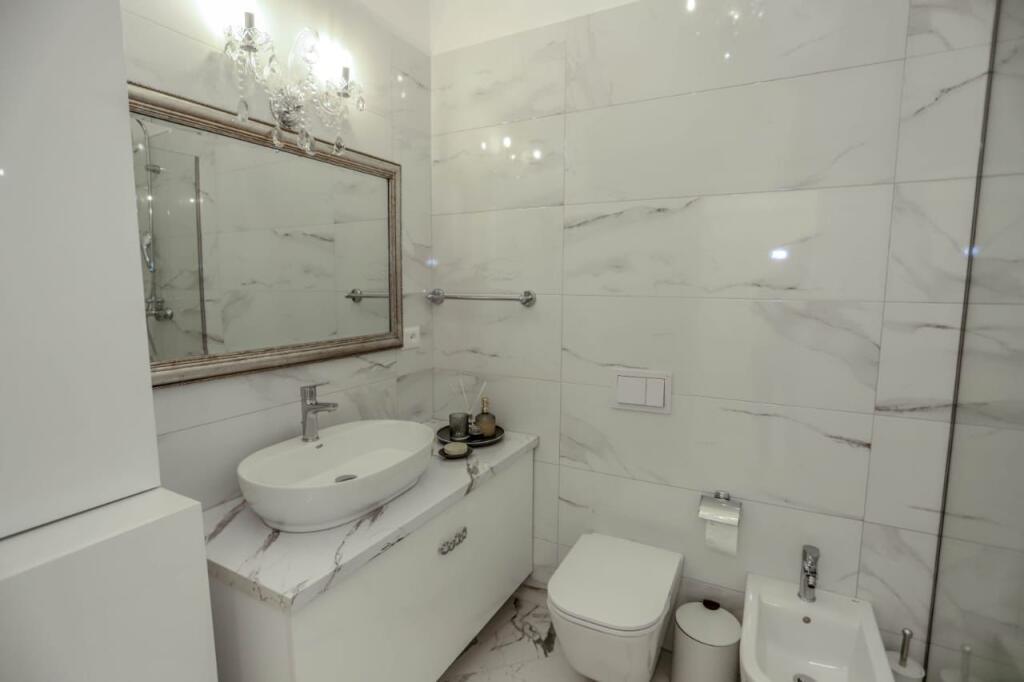 Apartment 1+1 for rent, Kavaja Street near Square 21, 800,000 lek.