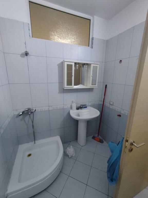 Jepet apartament 1+1 me qera tek Bar Oslo ne Astir