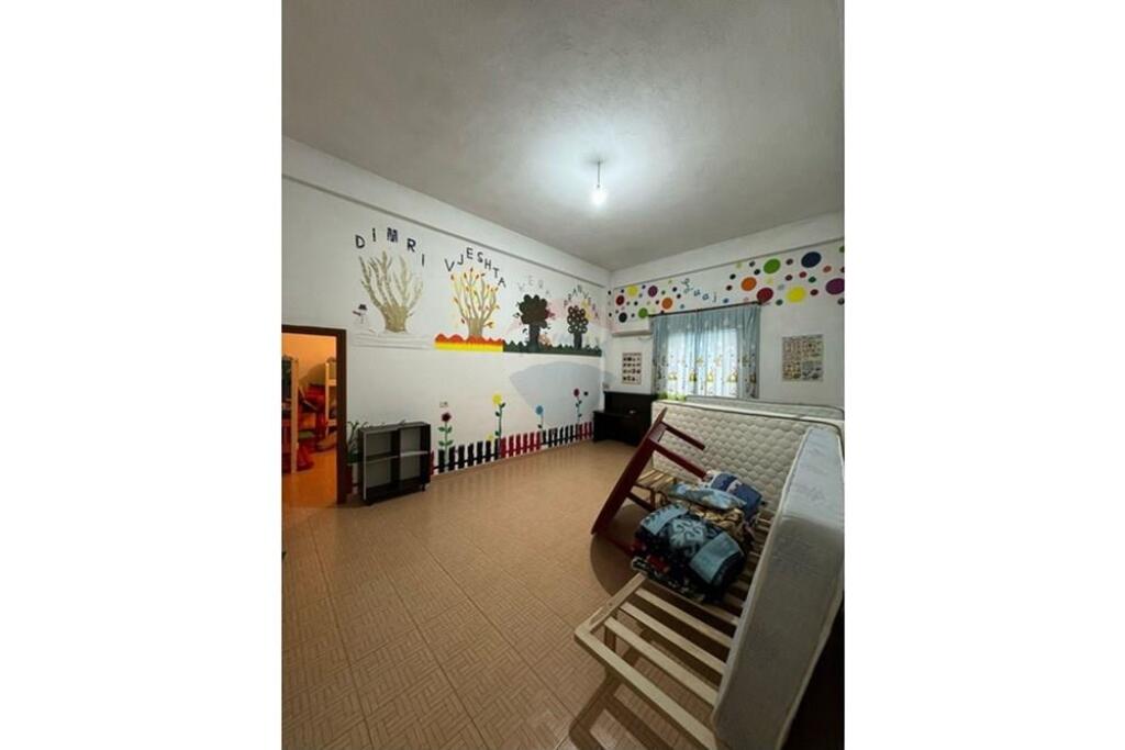 Business space for rent, Institute