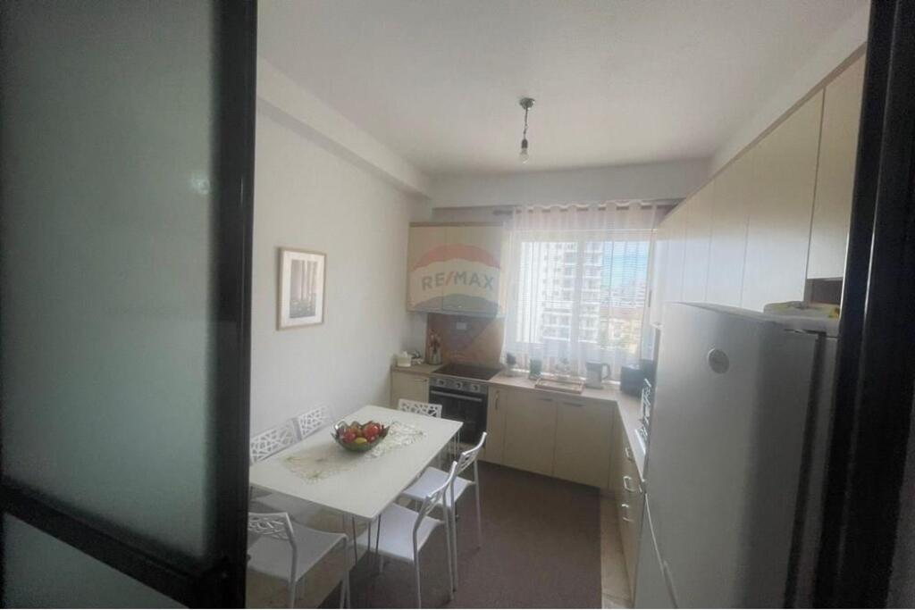 Affittasi appartamento 3+1 in Via Bardhyl.
