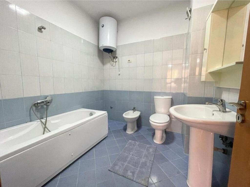 Affittasi appartamento 2+1+2 bagni +1 balcone